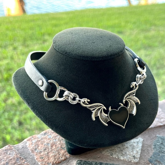 Black leather choker black heart with bat wings and devil horns valentine goth - Picture 5 of 16